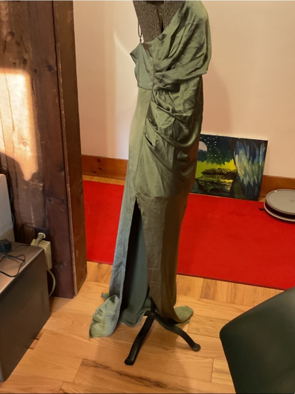 Selfie Leslie One-Shoulder Olive Column Dress - Picture 4 of 5